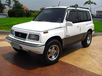 Suzuki Vitara - 2.0L (2000 cc) White