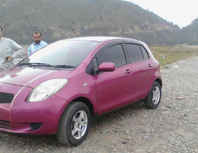 Toyota Vitz - 1.0L (1000 cc) Pink