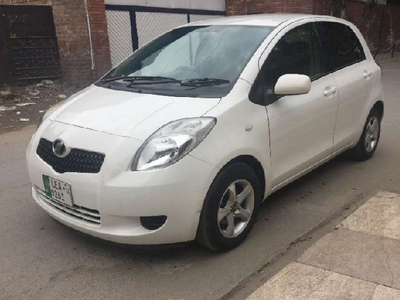 Toyota Vitz - 1.0L (1000 cc) White