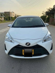 Toyota Vitz 2018 white colour bumper to bumper original 1st owner