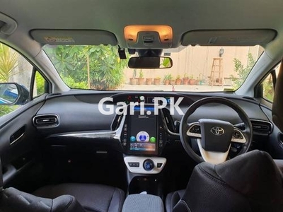 Toyota Prius PHV (Plug In Hybrid) 2017 for Sale in Karachi