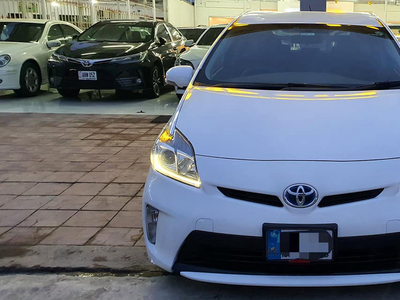 Toyota Prius S 1.8 2014