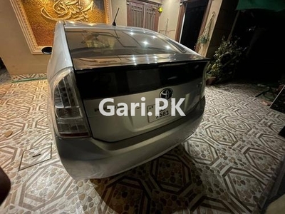 Toyota Prius G Touring Selection Leather Package 1.8 2015 for Sale in Lahore
