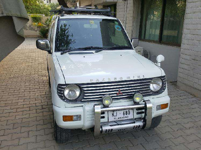 Mitsubishi Pajero Mini - 1.0L (1000 cc) White