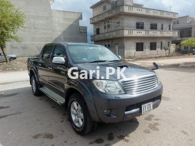 Toyota Hilux Invincible 2011 for Sale in Islamabad