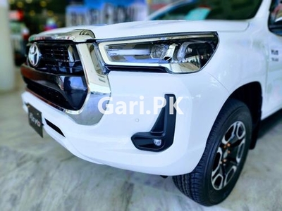 Toyota Hilux Revo V Automatic 2.8 2023 for Sale in Lahore