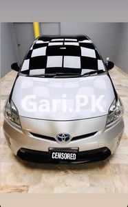 Toyota Prius S LED Edition 1.8 2014 for Sale in Karachi