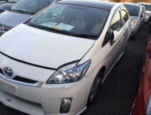 Toyota Prius - 1.8L (1800 cc) White