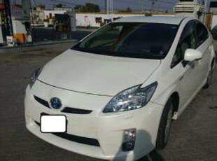 Toyota Prius - 1.8L (1800 cc) White