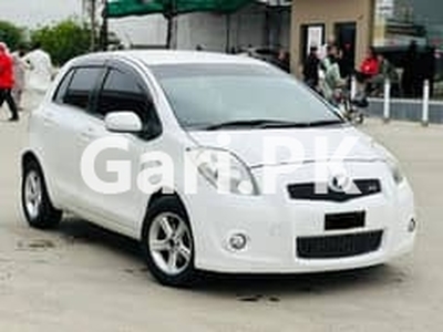 Toyota Vitz 2005 for Sale in Others