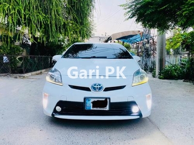 Toyota Prius S LED Edition 1.8 2013 for Sale in Rawalpindi
