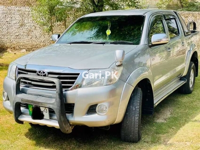 Toyota Hilux 2013 for Sale in Lahore
