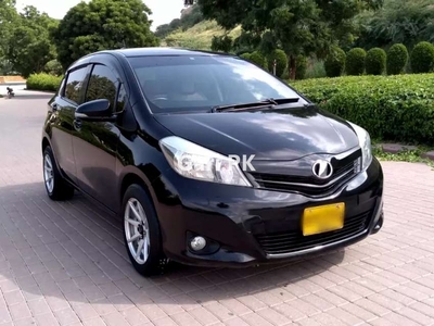 Toyota Vitz 2012 for Sale in Karachi