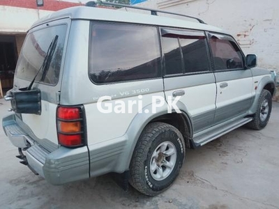 Mitsubishi Pajero Exceed 3.5 1996 for Sale in Bahawalnagar