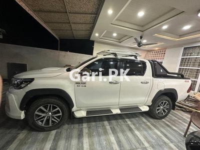 Toyota Hilux Revo V Automatic 3.0 2017 for Sale in Gujranwala