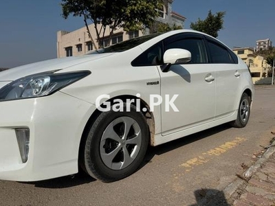 Toyota Prius S LED Edition 1.8 2015 for Sale in Islamabad