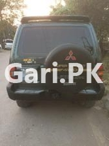 Mitsubishi Pajero Exceed 2.4 1993 for Sale in Lahore