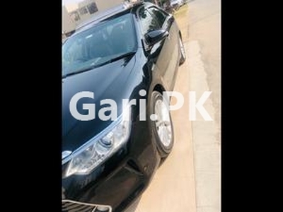 Toyota Camry Hybrid 2014 for Sale in Lahore