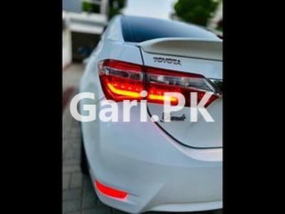 Toyota Corolla Altis Grande CVT-i 1.8 2016 for Sale in Sialkot