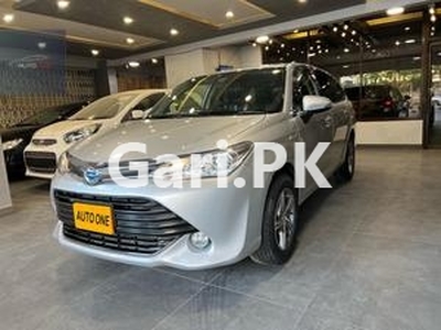 Toyota Corolla Fielder Hybrid 2015 for Sale in Karachi
