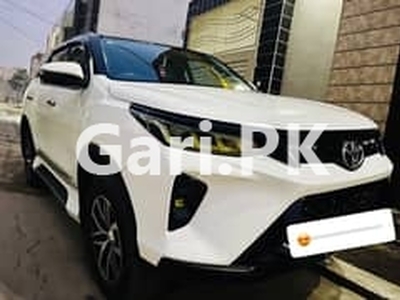 Toyota Fortuner 2019 for Sale in Canal Bank Housing Scheme