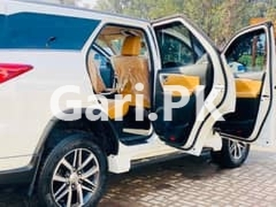 Toyota Fortuner 2019 for Sale in genuine bumper availabe