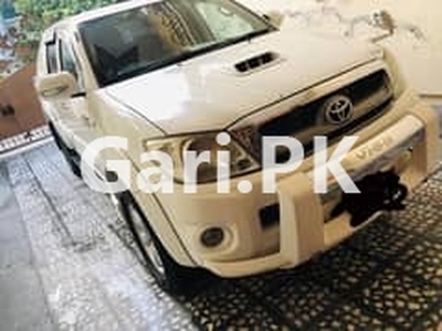Toyota Hilux 2010 for Sale in Architects Engineers Housing Society