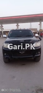 Toyota Hilux 2013 for Sale in Jhang Sadar