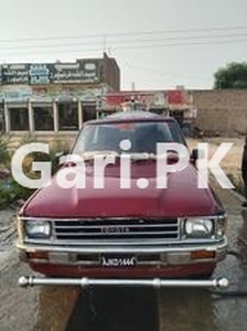 Toyota Hilux 4X2 Single Cab Deckless 1984 for Sale in Islamabad