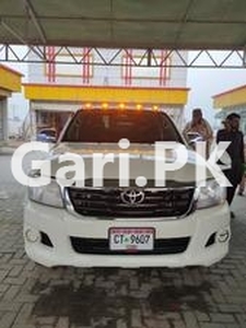 Toyota Hilux 4x4 Double Cab Standard 2012 for Sale in Lahore