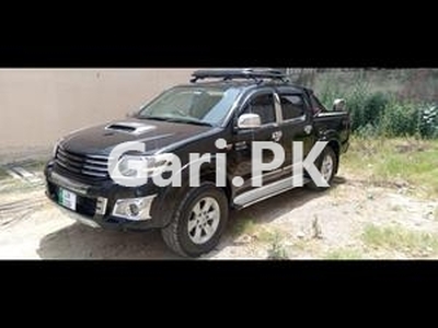 Toyota Hilux D-4D Automatic 2005 for Sale in Lahore