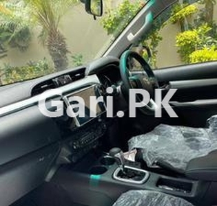 Toyota Hilux Revo V Automatic 2.8 2022 for Sale in Karachi