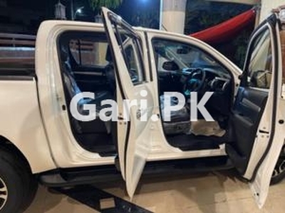 Toyota Hilux Revo V Automatic 2.8 2022 for Sale in Lahore