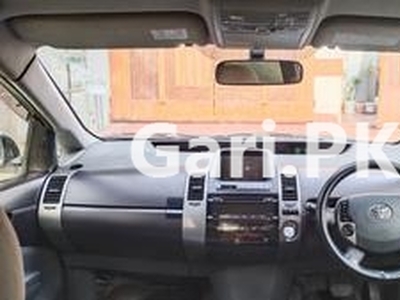 Toyota Prius 2004 for Sale in Lahore