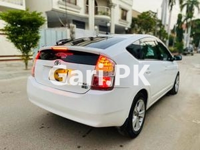 Toyota Prius 2010 for Sale in Karachi