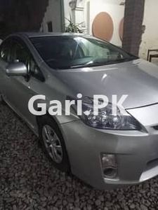 Toyota Prius 2011 for Sale in little touchups. Good condition