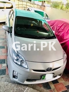 Toyota Prius 2011 for Sale in Muslim Nagar Housing Scheme