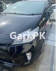 Toyota Prius 2012 for Sale in like new
Tyers in perfect condition