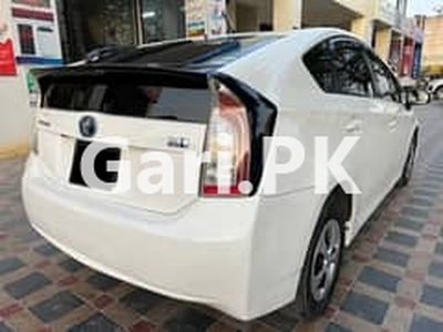 Toyota Prius 2012 for Sale in OPF Housing Scheme