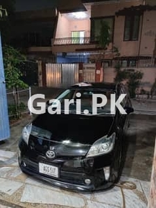 Toyota Prius 2013 for Sale in Mehar Fiaz Colony
