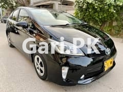 Toyota Prius 2013 for Sale in Shaheed-e-Millat Expressway