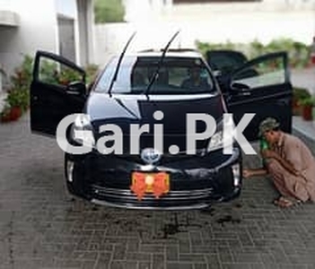 Toyota Prius 2014 for Sale in Khokarapar