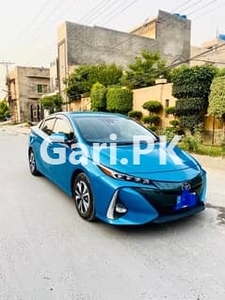 Toyota Prius 2018 for Sale in Hajvery Housing Scheme