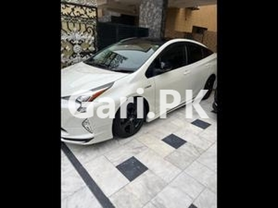 Toyota Prius 2018 for Sale in Karachi