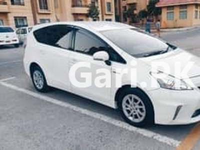 Toyota Prius Alpha 2012 for Sale in Bahria Town Karachi