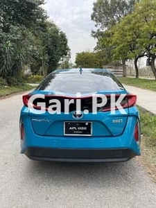 Toyota Prius Alpha 2018 for Sale in G-8
