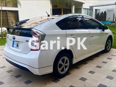 Toyota Prius G 1.8 2013 for Sale in Faisalabad