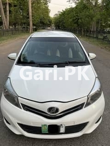Toyota Vitz 2011 for Sale in Model Town