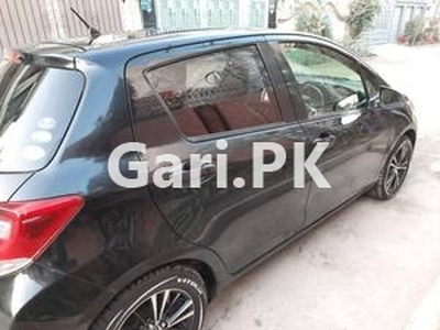 Toyota Vitz 2016 for Sale in Sargodha