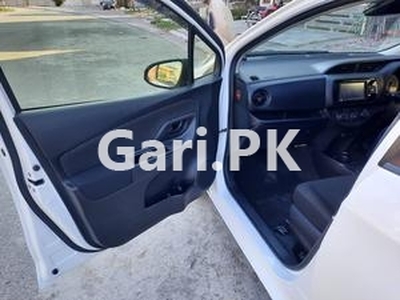 Toyota Vitz F 1.0 2019 for Sale in Lahore